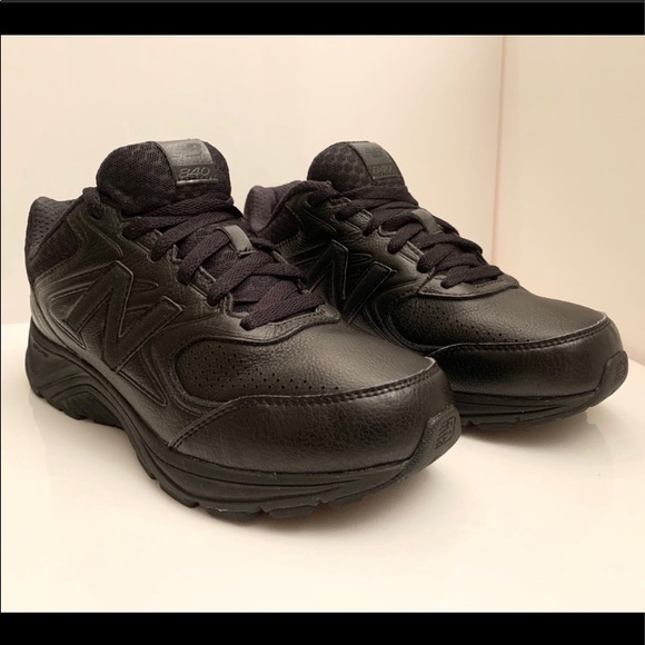 New Balance - Picture 3 of 9